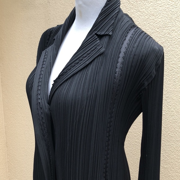 Issey Miyake Fete Fully Pleated Black Blazer and Pant Suit - Picture 6 of 13